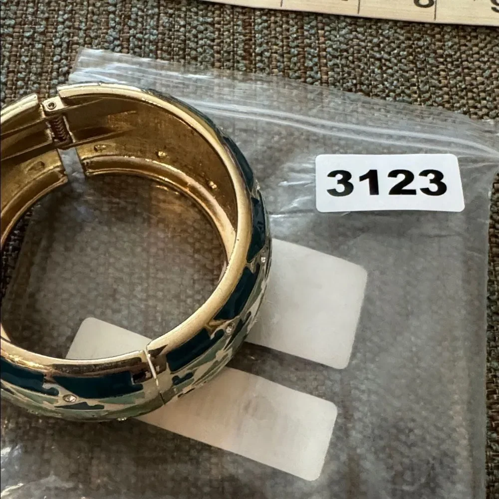 3123 Bracelet‎